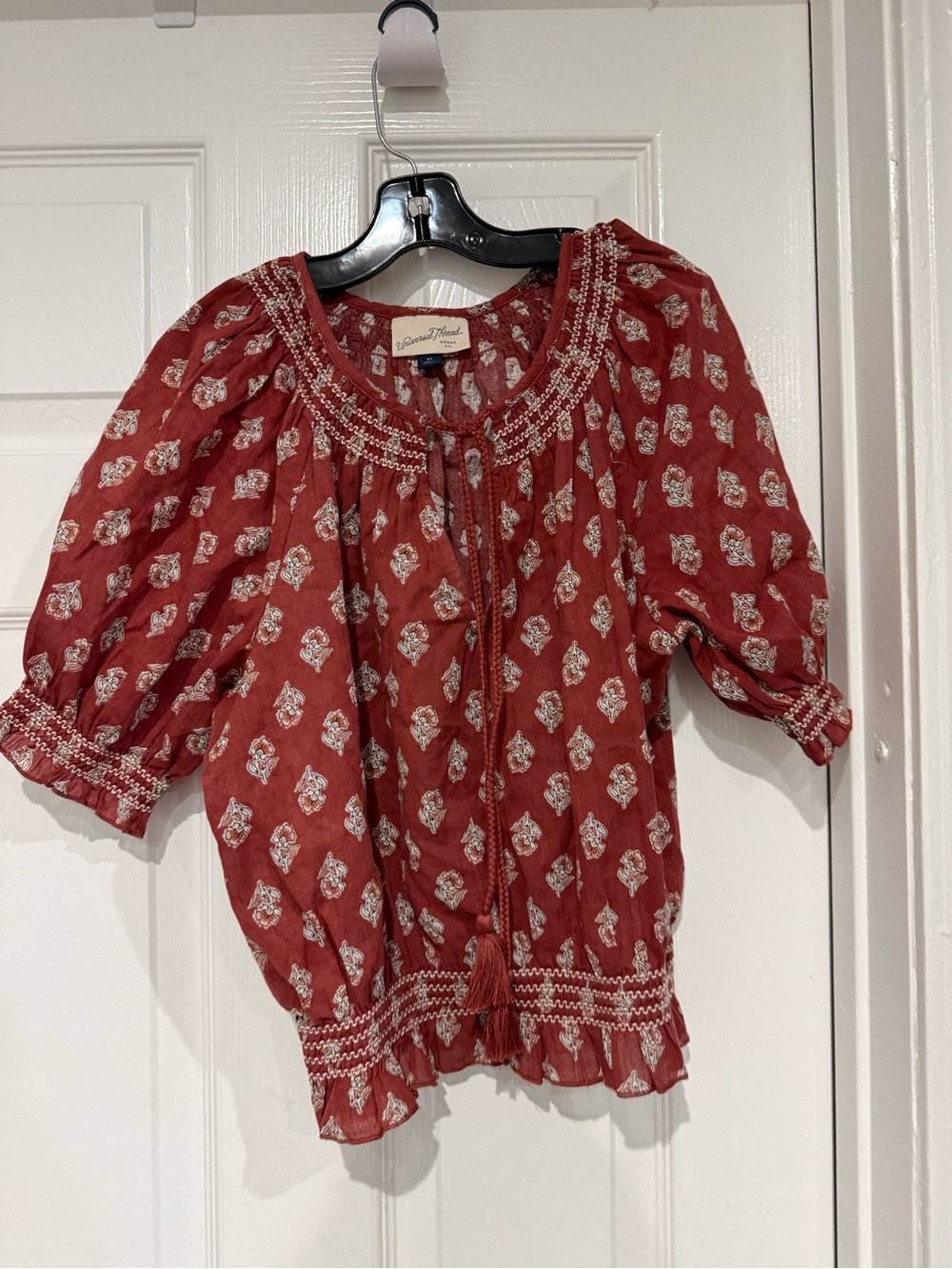 Universal Thread - Red Floral Peasant Blouse size XS 100% cotton
